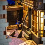 Rolife DIY Book Nook Shelf Insert (Bookend) - Magic House