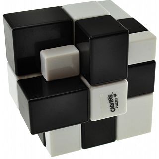 Gray Mirror Illusion Siamese II (B&W Checker, White Center)